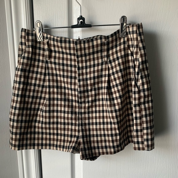 Super cute plaid shorts - Picture 1 of 2